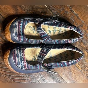 Keen Slip-on Shoes/Flats/Sandals - size 8